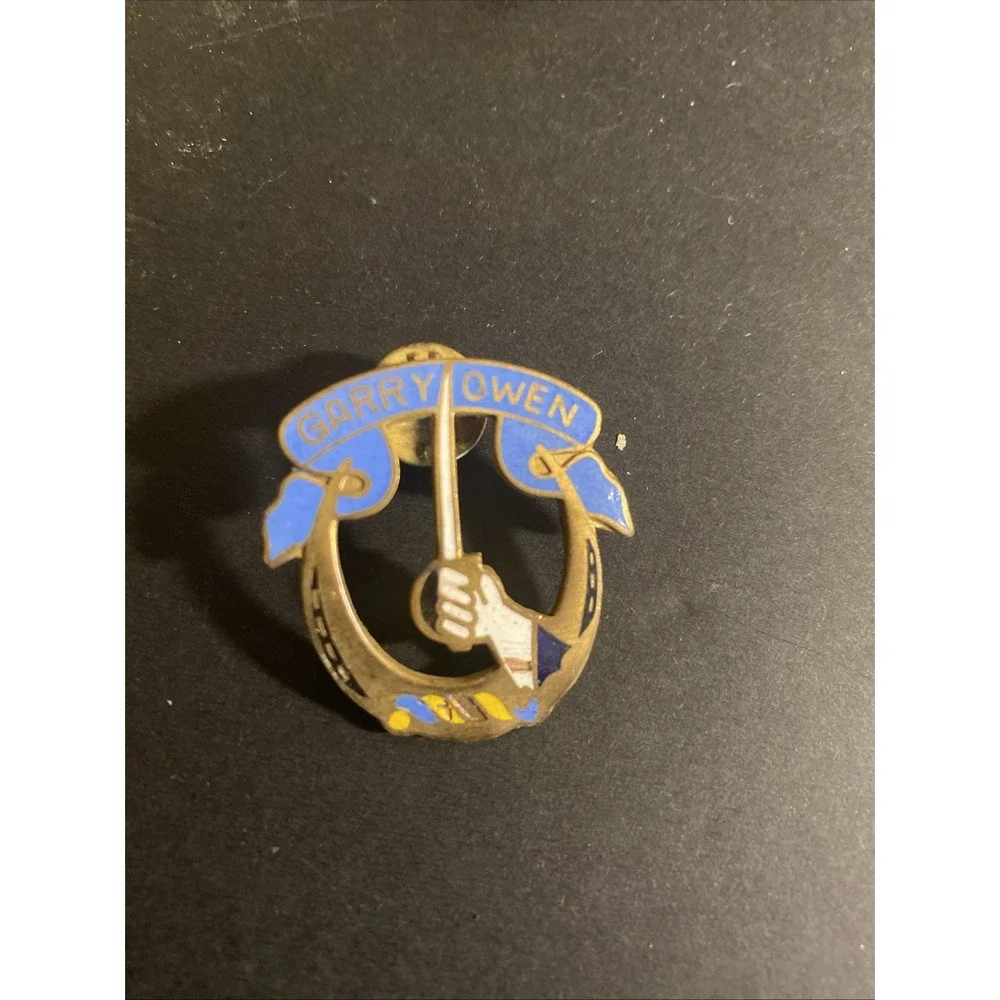 US Army 7th Cavalry Regiment Garry Owen Collectible Lapel Pin Broken Pin